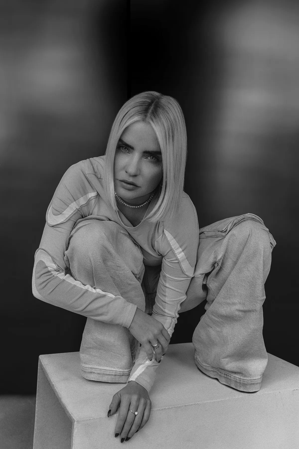 lovra b&w
